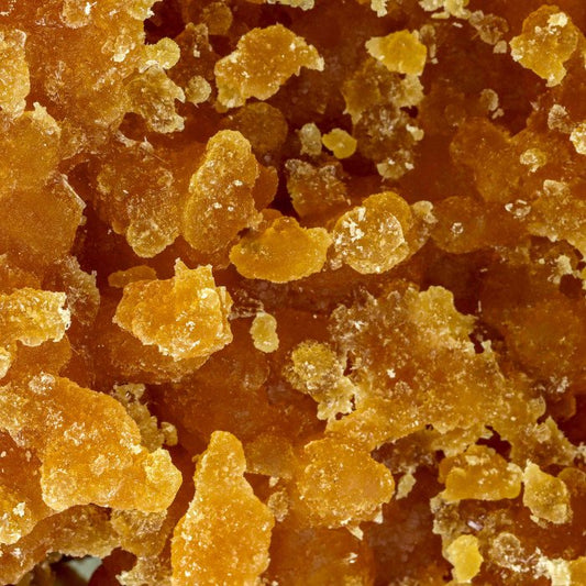 Explorez l'excellence du Distillat de CBD, un extrait raffiné de cannabis, soigneusement obtenu à partir de fleurs de chanvre de qualité supérieure. Finement élaboré, notre distillat de cannabidiol offre une concentration exceptionnelle de CBD, allant jusqu'à 90%.